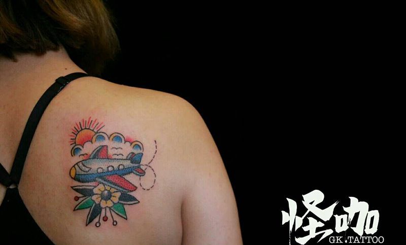 飞机纹身图片_背部清新静物原创成品纹身图案