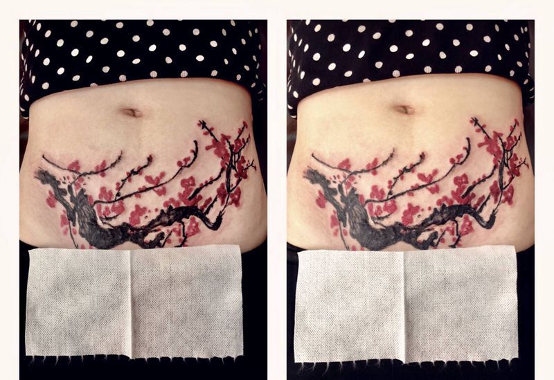 梅花纹身图片_腹部水墨纹身图案