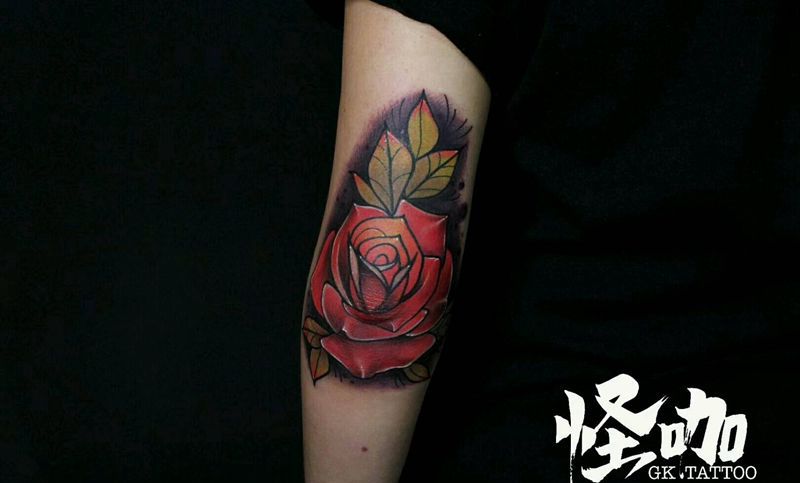 玫瑰纹身图片_手臂欧美植物成品纹身图案