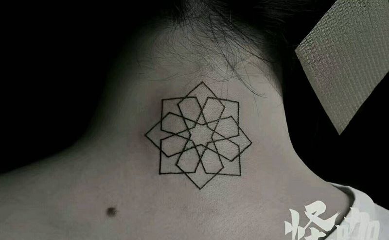 几何纹身图片_颈部几何原创成品纹身图案