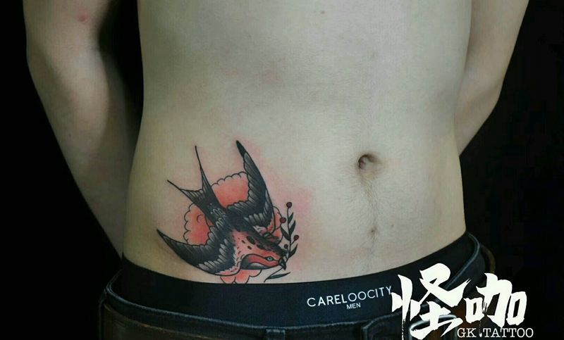 燕子纹身图片_腹部清新动物原创成品纹身图案