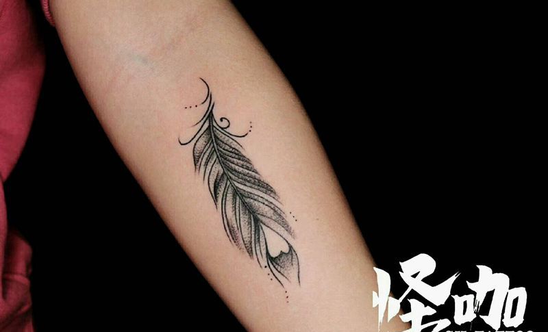 羽毛纹身图片_手臂清新静物情侣原创成品纹身图案