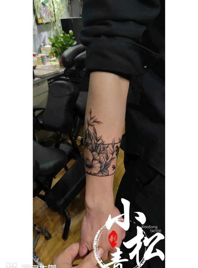 清新手环纹身图片_手臂几何点刺纹身图案