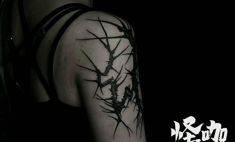 黑灰作品纹身图片_手臂植物原创成品纹身图案