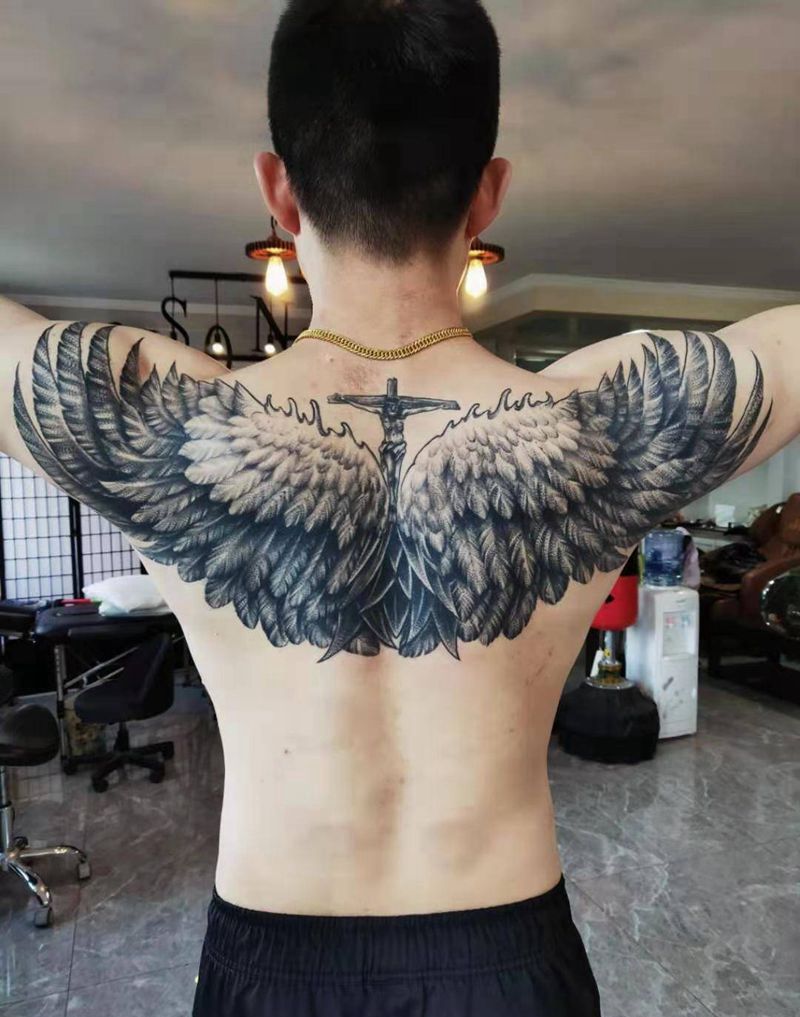 帅气大翅膀！纹身图片_背部欧美写实纹身图案