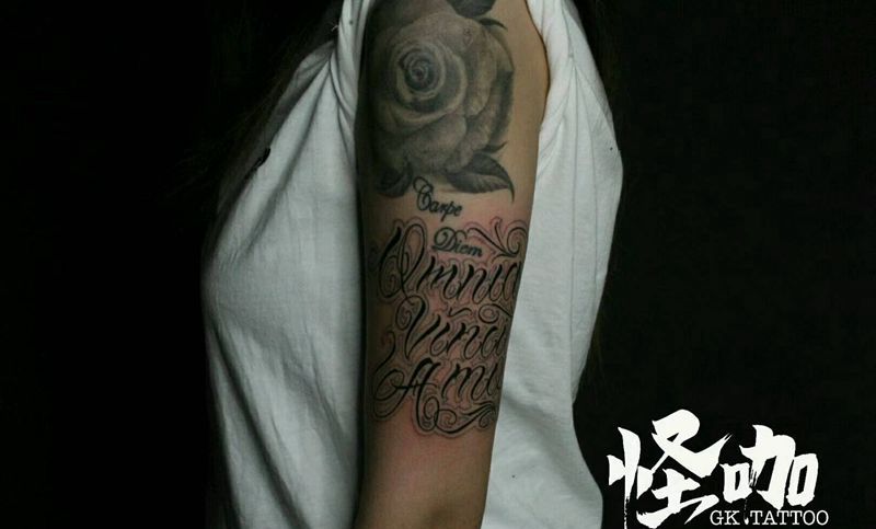 花体字纹身图片_手臂欧美字符原创成品纹身图案