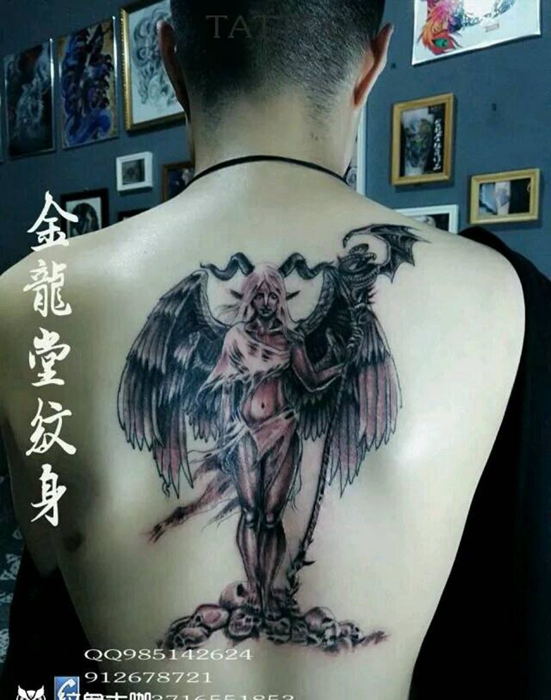 魔翼天使纹身图片_颈部背部欧美写实人物成品纹身图案