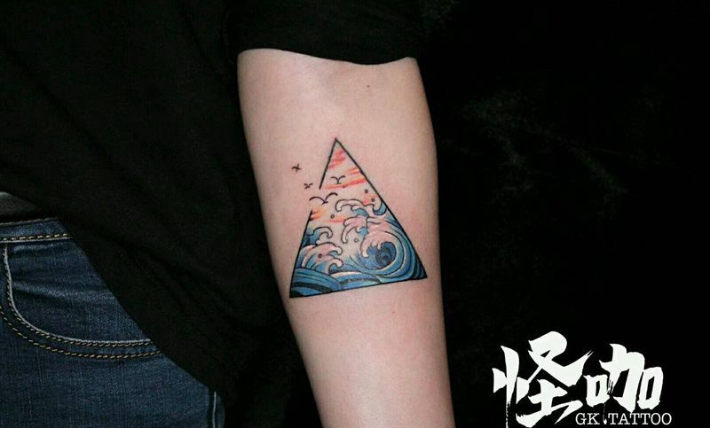 海浪纹身图片_手臂传统原创成品纹身图案