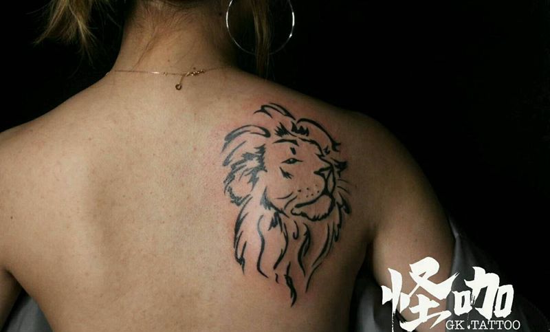 狮子纹身图片_背部清新动物原创成品纹身图案