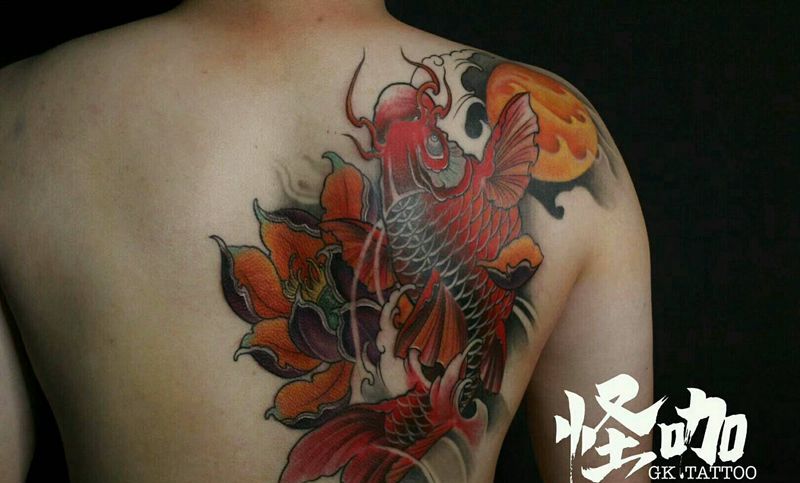 锦鲤纹身图片_背部传统动物图腾原创成品纹身图案