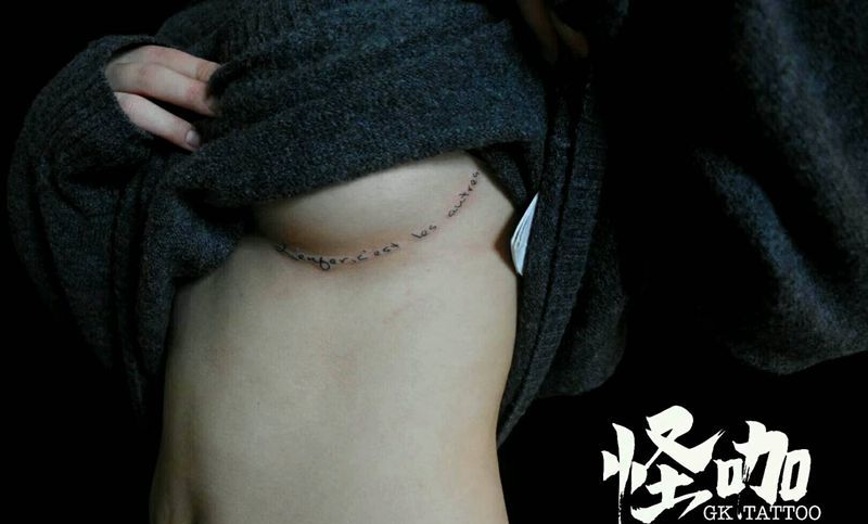 字母纹身图片_胸部欧美字符原创成品纹身图案