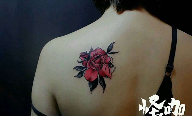 玫瑰纹身图片_背部清新植物原创成品纹身图案