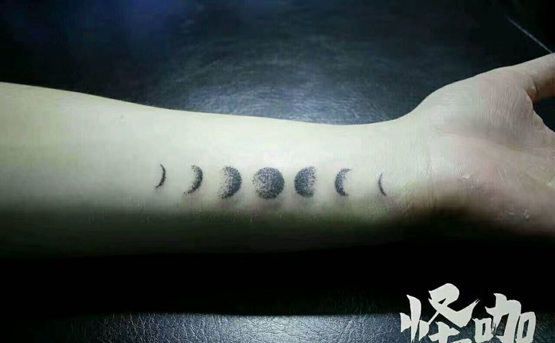 月球纹身图片_手臂清新静物原创成品纹身图案