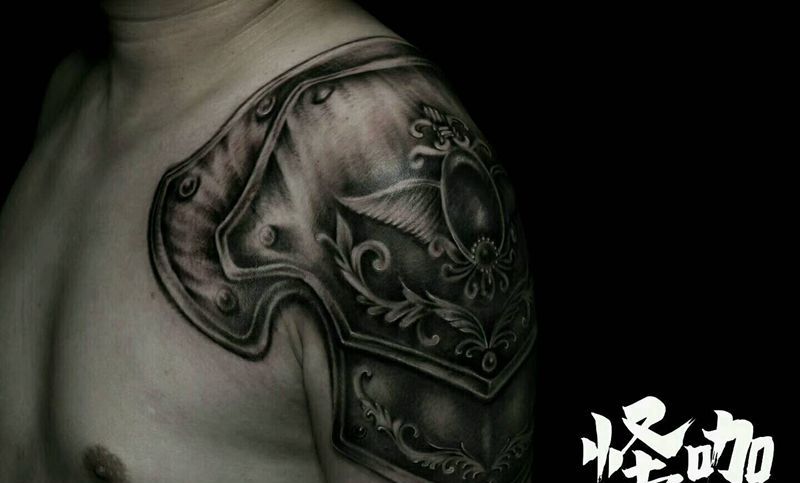 铠甲纹身图片_肩部手臂欧美写实原创成品纹身图案