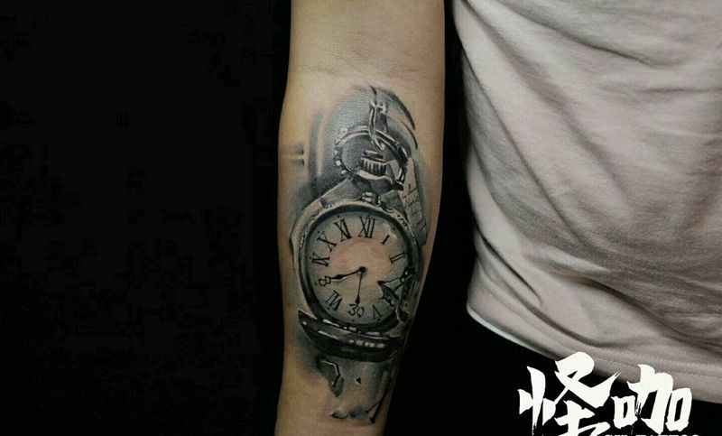 黑灰写实纹身图片_手臂写实静物原创成品纹身图案