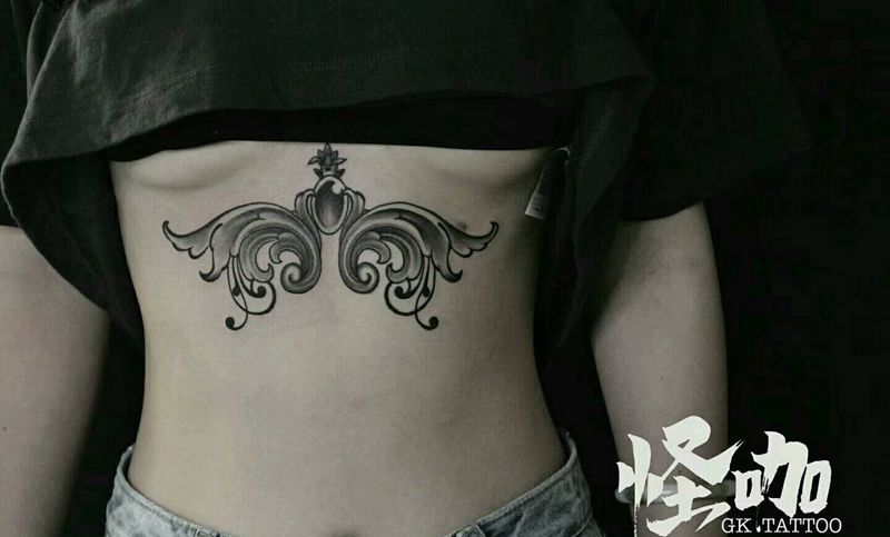 黑灰作品纹身图片_胸部欧美原创成品纹身图案