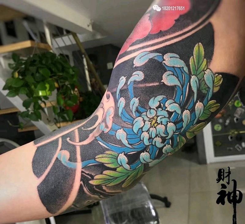 日式菊花纹身图片_手臂老传统纹身图案