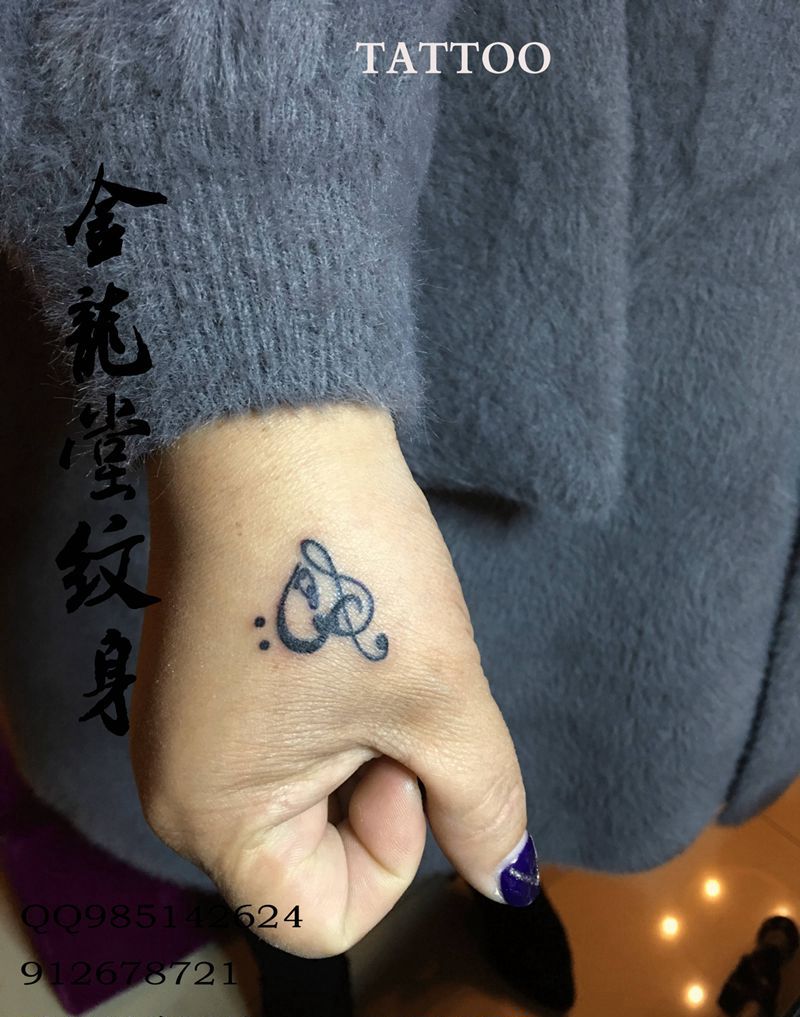 手背小纹身纹身图片_手部Old School纹身图案