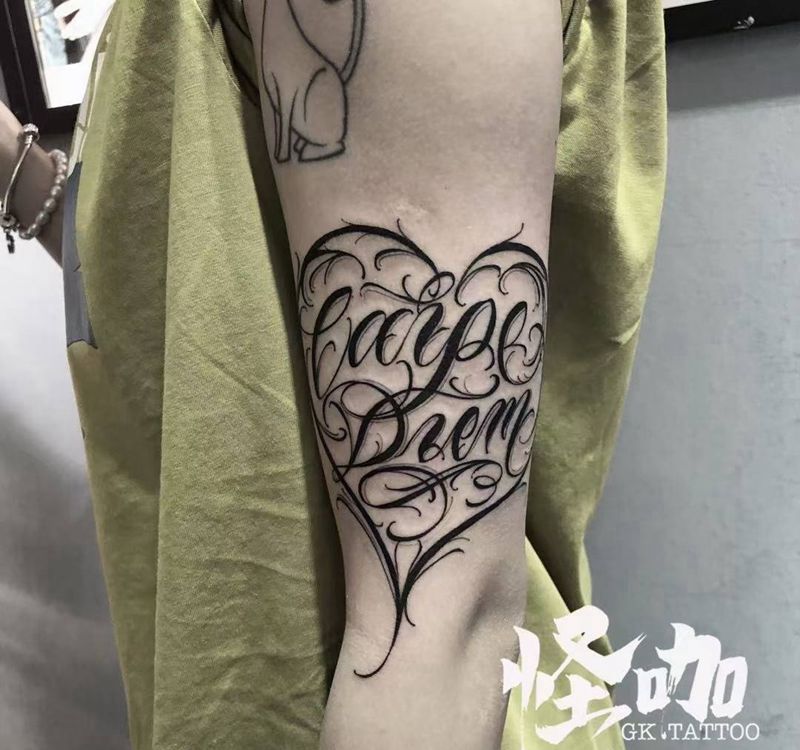 心形花体 你值得拥有[得意]纹身图片_手臂纹身图案