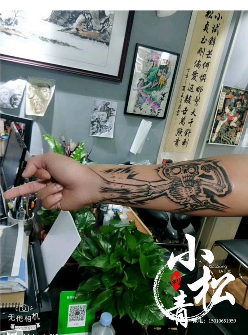 搞怪骷髅纹身图片_手臂Old School纹身图案