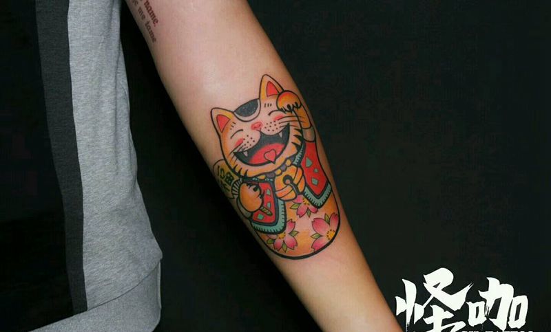 招财猫纹身图片_手臂欧美动物原创成品纹身图案
