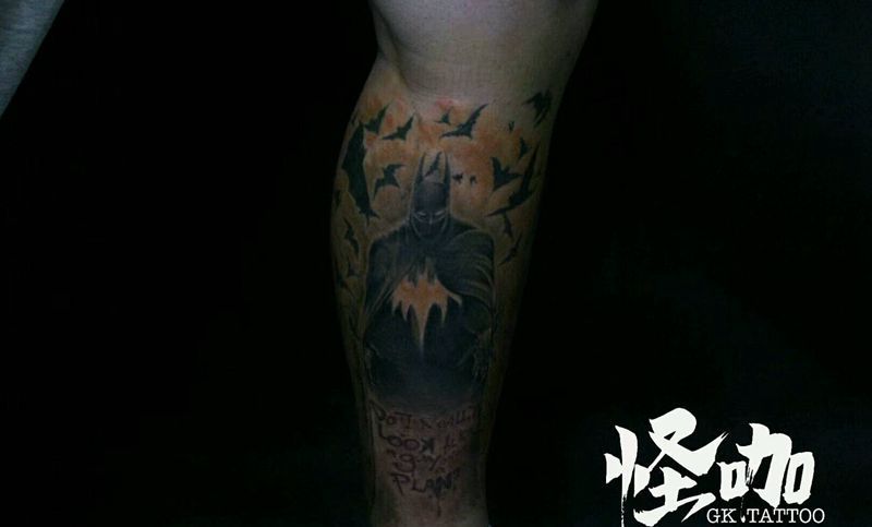 蝙蝠侠纹身图片_腿部欧美写实人物鬼神原创成品纹身图案