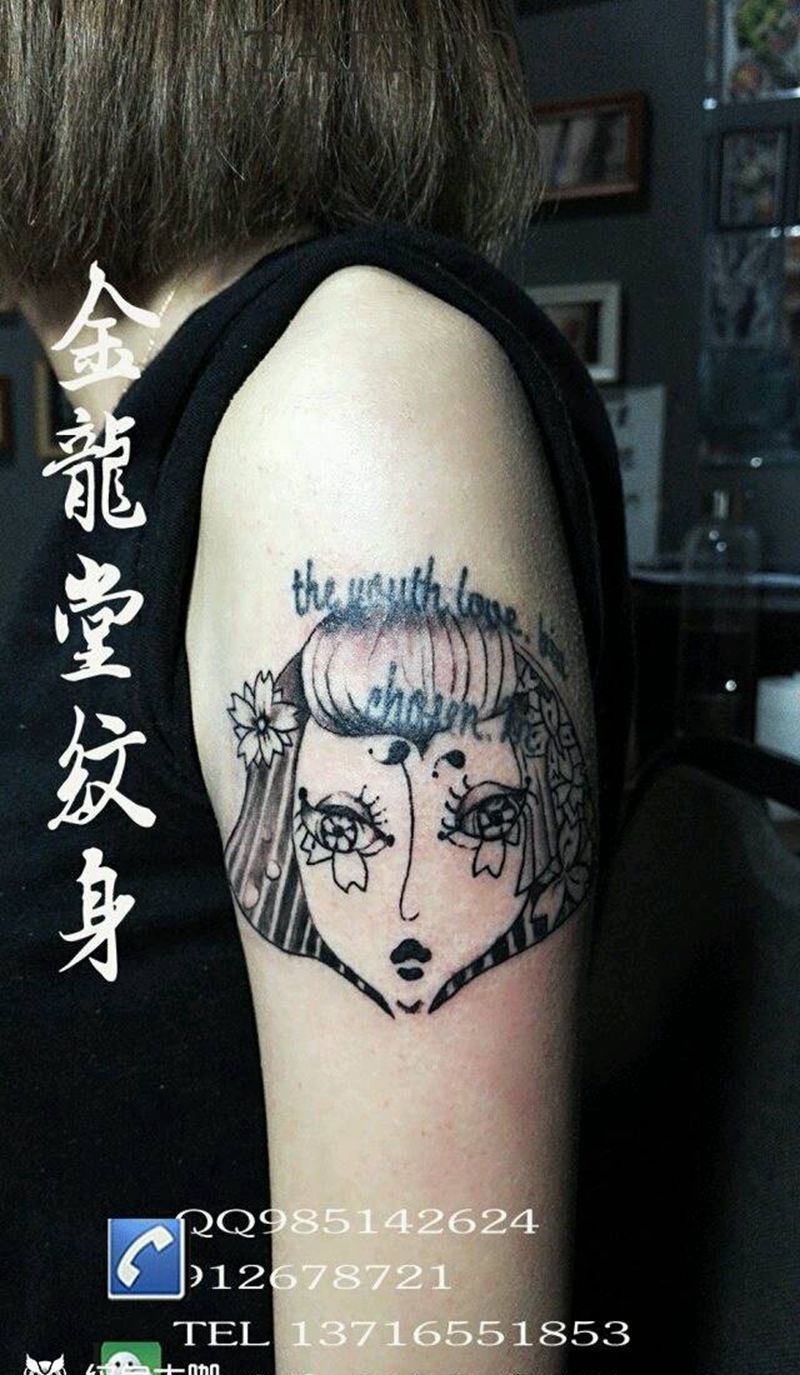小纹身纹身图片_肩部清新人物成品纹身图案