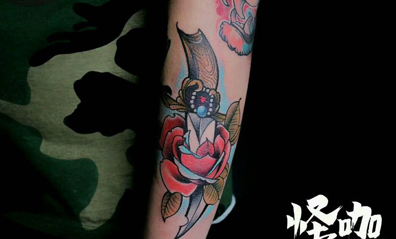 匕首纹身图片_手臂欧美植物静物原创成品纹身图案