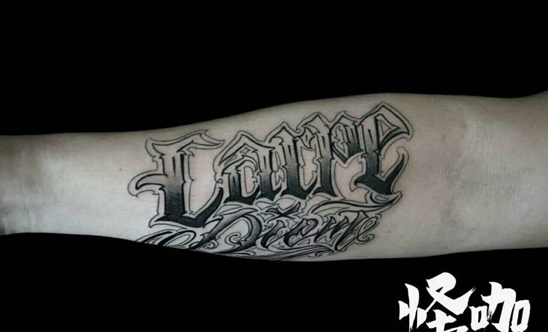 花体字纹身图片_手臂欧美字符原创成品纹身图案