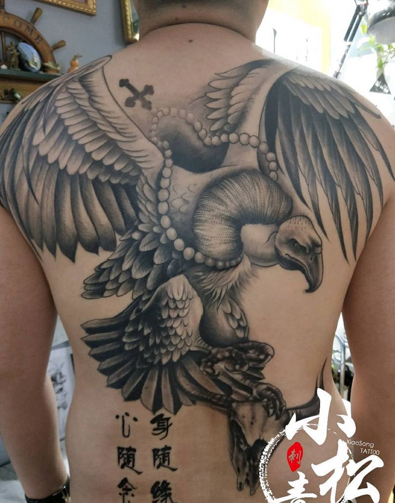 秃鹫纹身图片_背部成品纹身图案