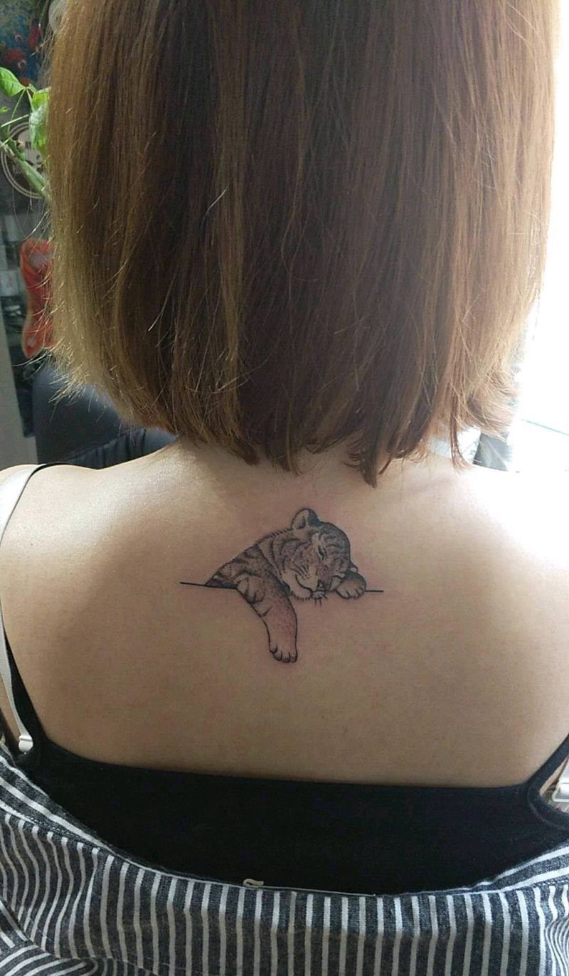 小松刺青可爱的点刺小老虎完成纹身图片_