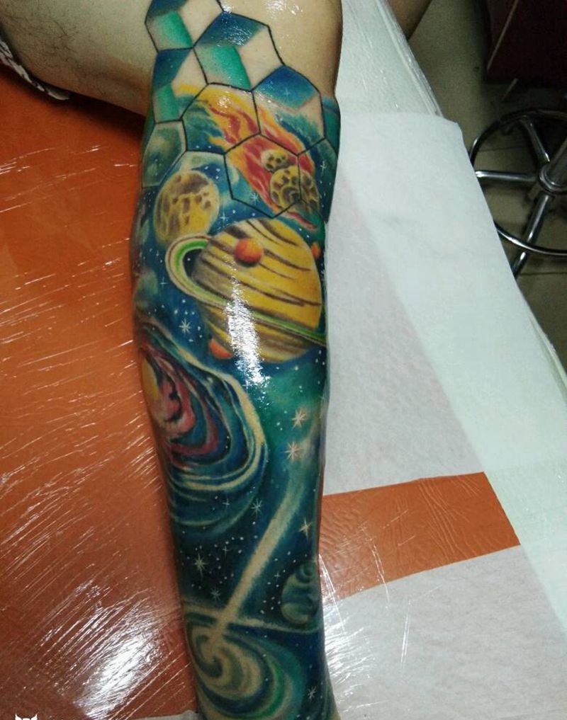 小松刺青 重彩星空包小腿完成纹身图片_