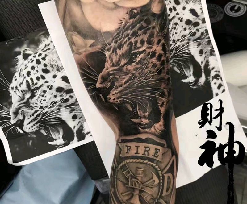 花豹纹身图片_手臂欧美写实纹身图案