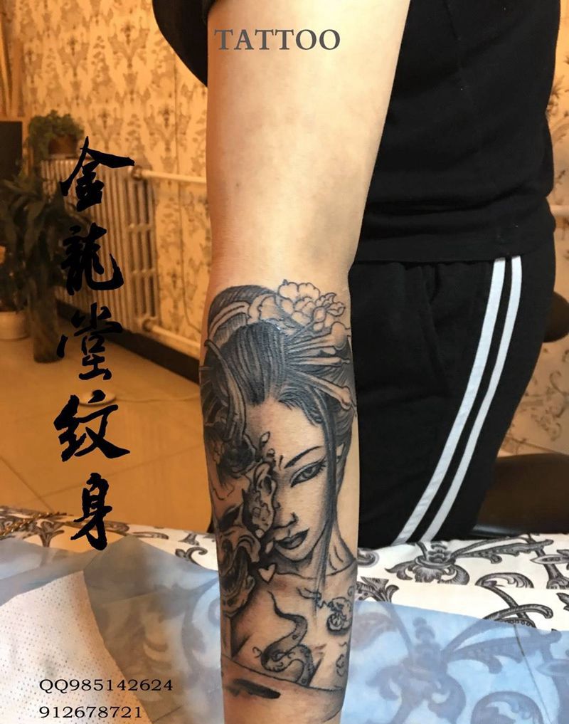 小臂艺妓纹身图片_手臂新传统纹身图案