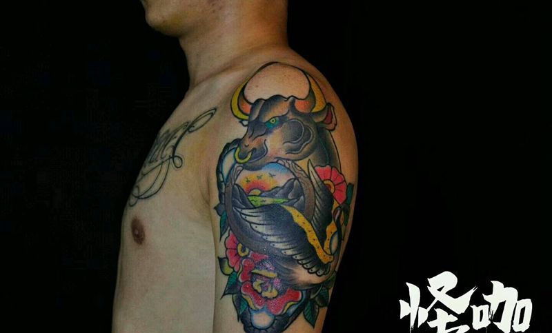 牛 仙鹤纹身图片_手臂传统动物原创成品纹身图案