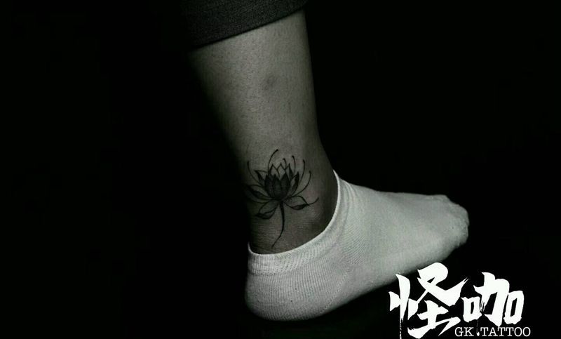花卉纹身图片_腿部清新植物原创成品纹身图案