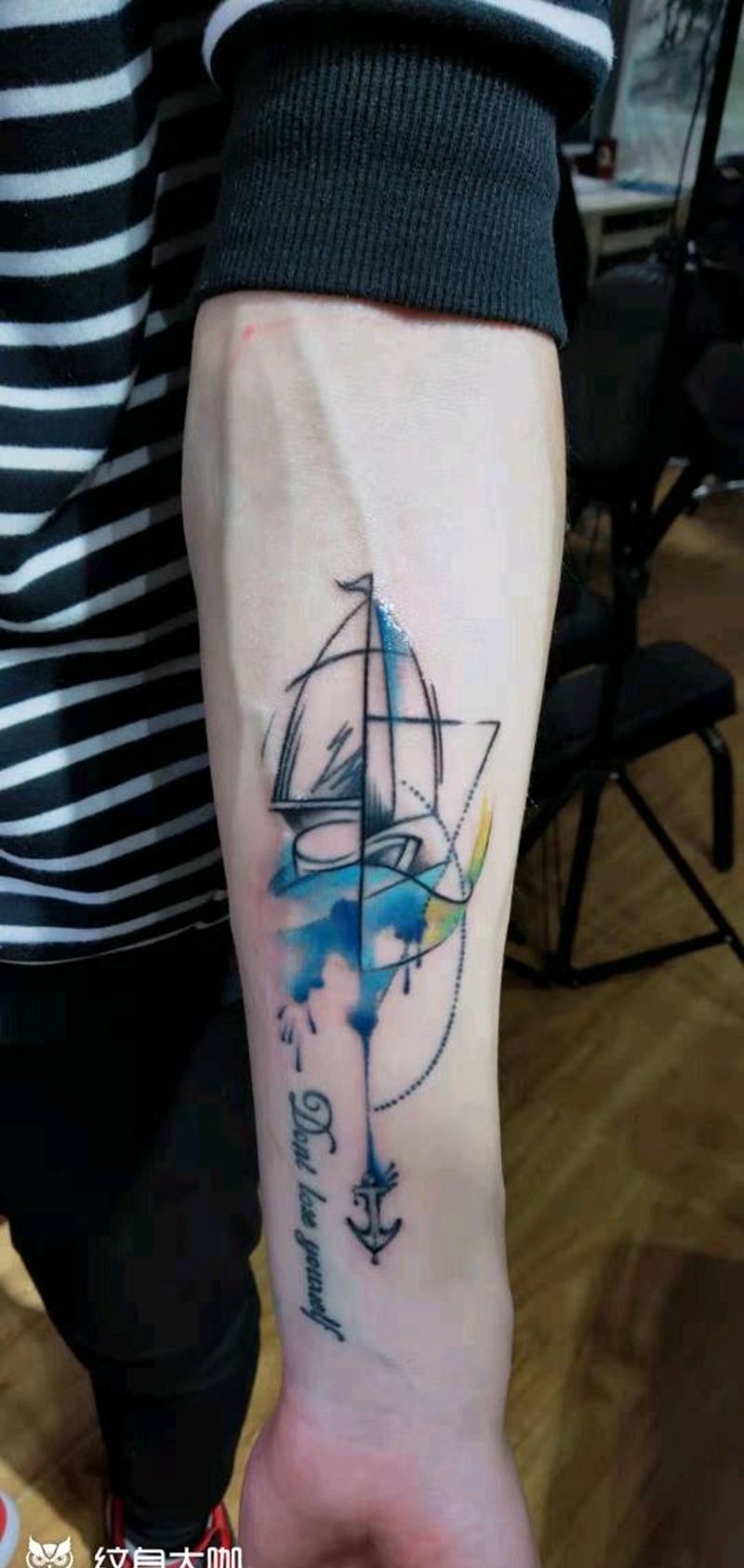清新几何体纹身图片_手臂几何水彩纹身图案