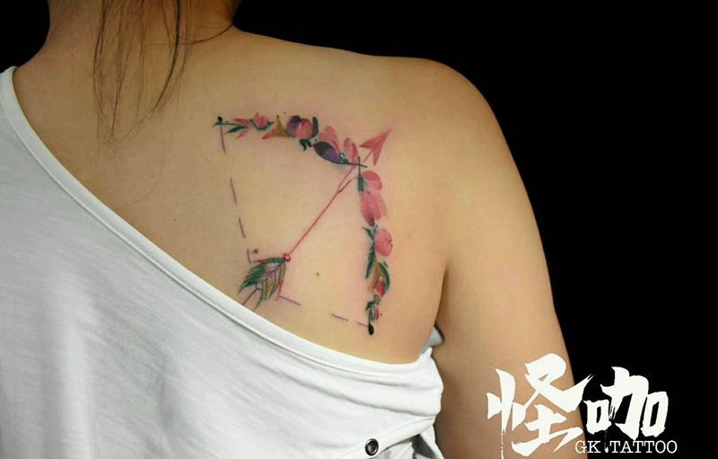 弓箭纹身图片_肩部清新植物静物原创成品纹身图案