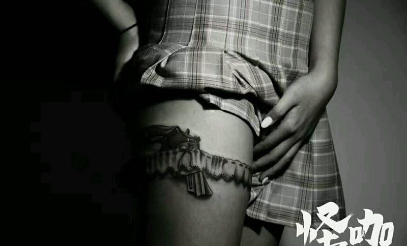 手枪纹身图片_腿部欧美写实静物原创成品纹身图案