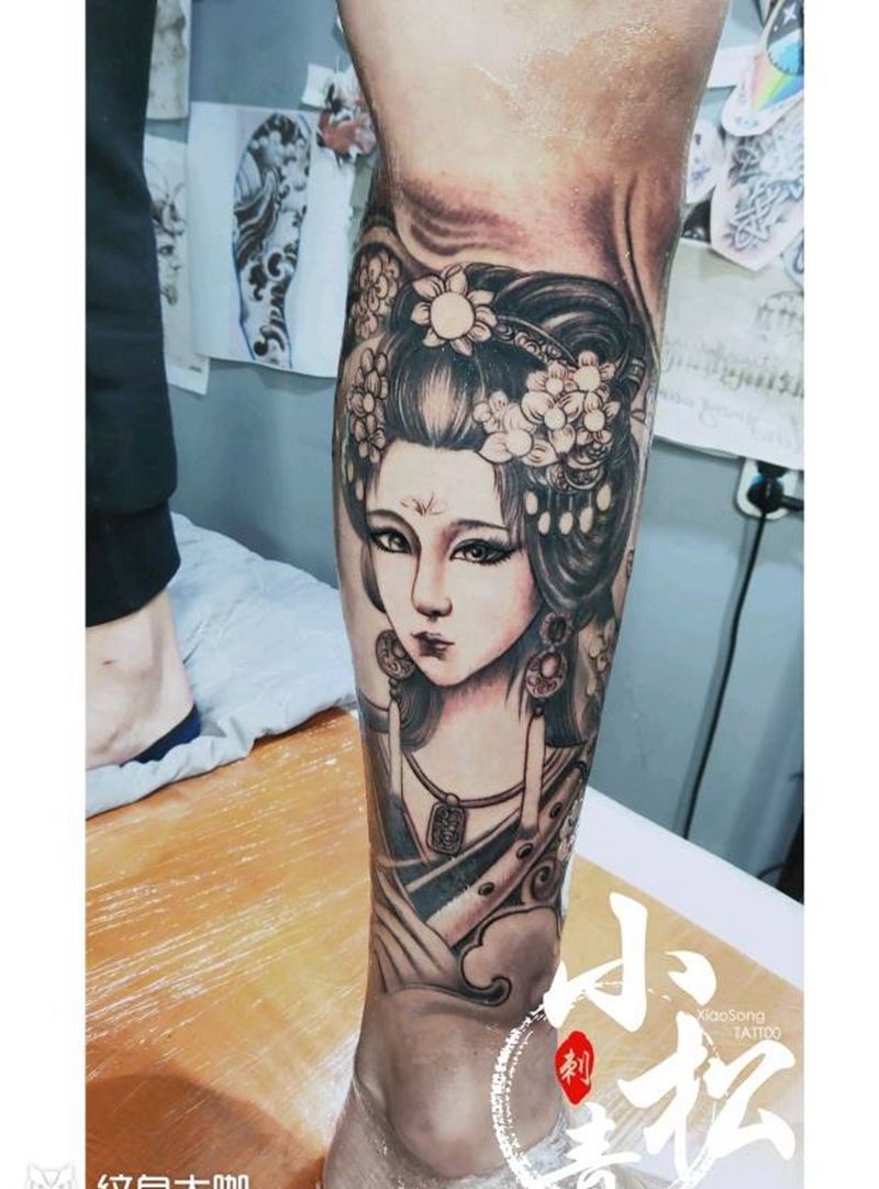 传统艺妓黑白风格纹身图片_腿部新传统纹身图案
