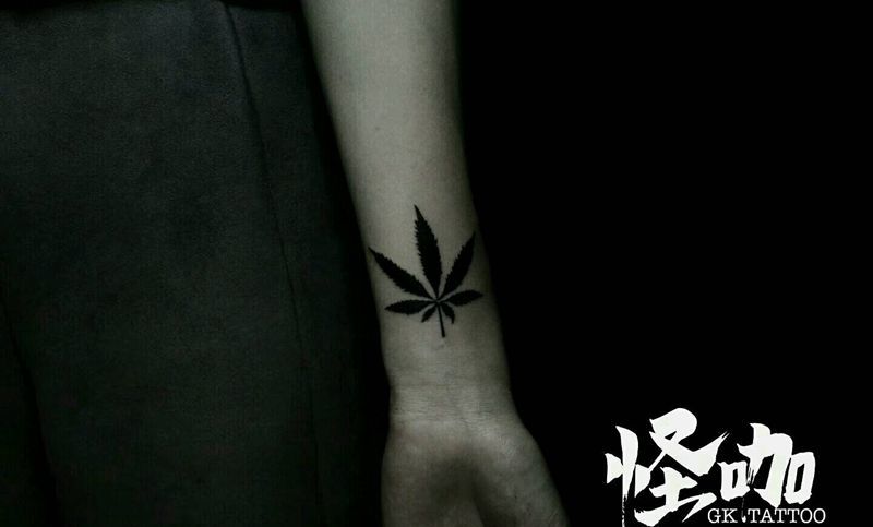 叶子纹身图片_手臂欧美植物原创成品纹身图案