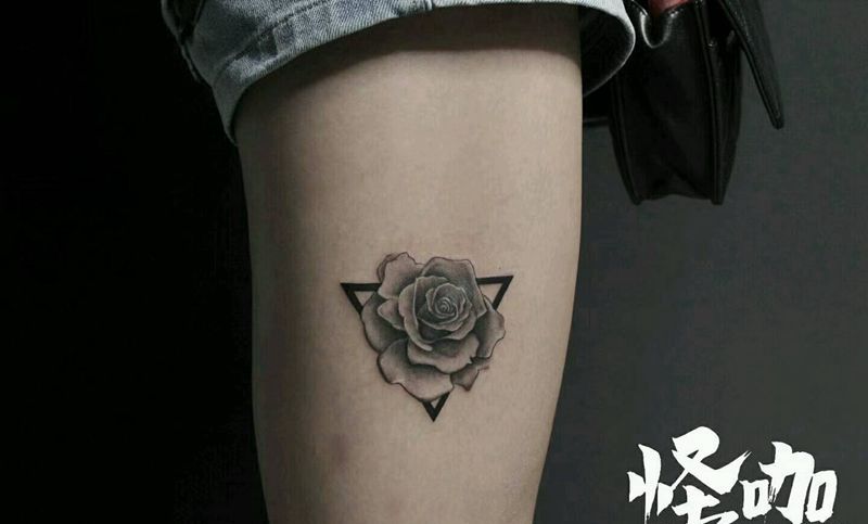 玫瑰纹身图片_腿部清新字符植物成品纹身图案