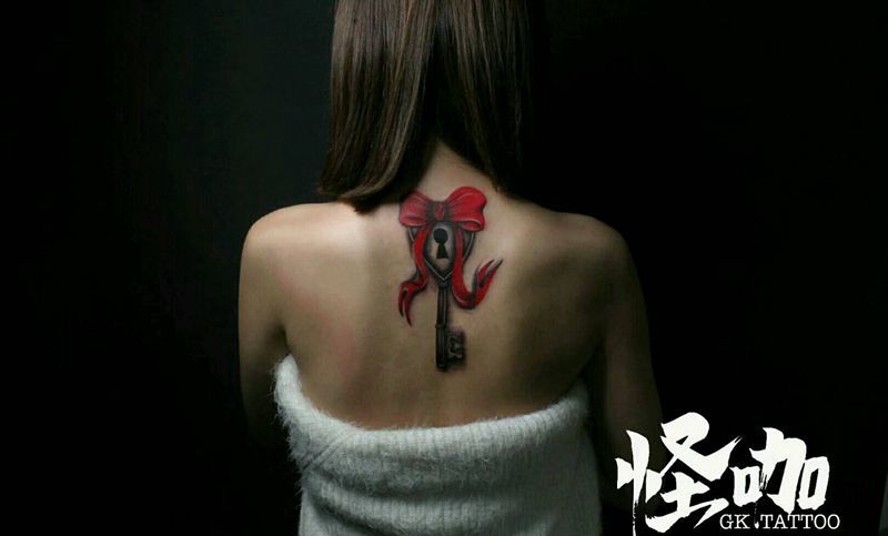 钥匙 锁纹身图片_背部欧美静物原创成品纹身图案