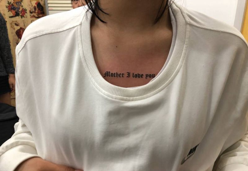 哥特英文纹身图片_胸部花体字英文纹身图案