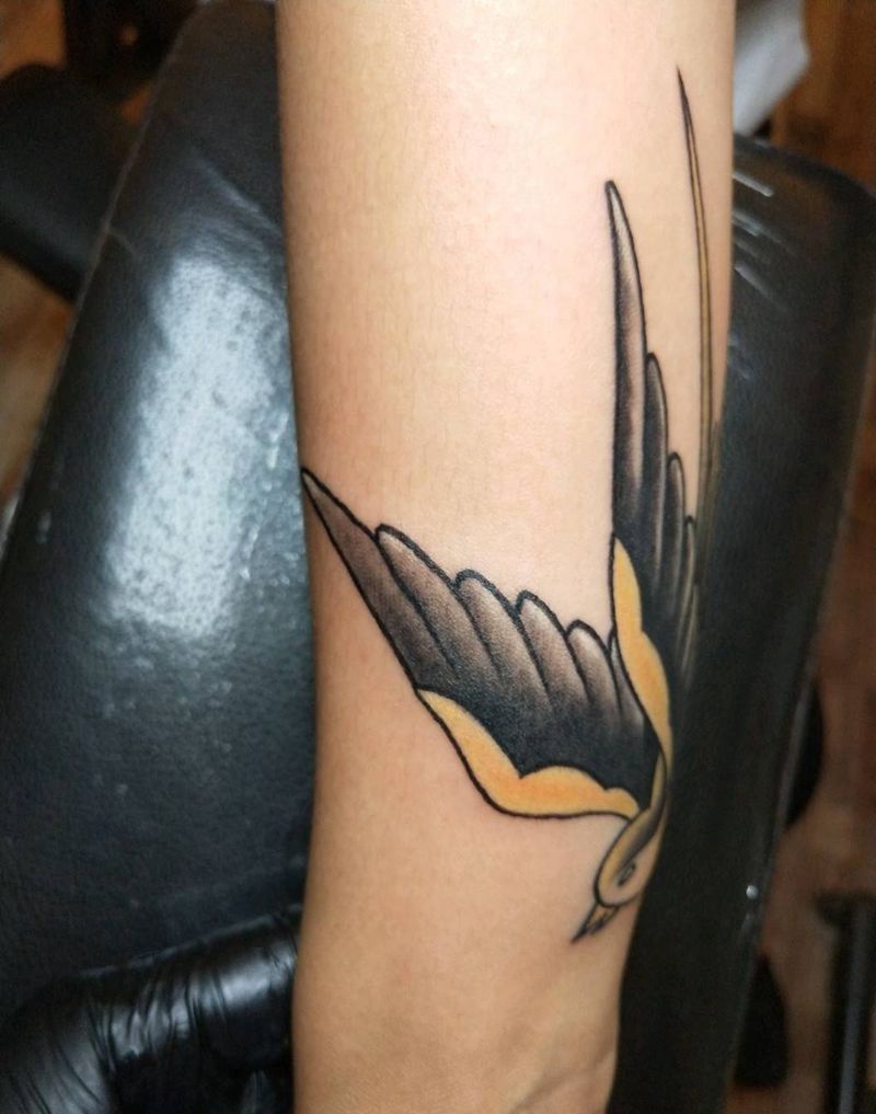 《燕子》纹身图片_手臂燕子纹身图案