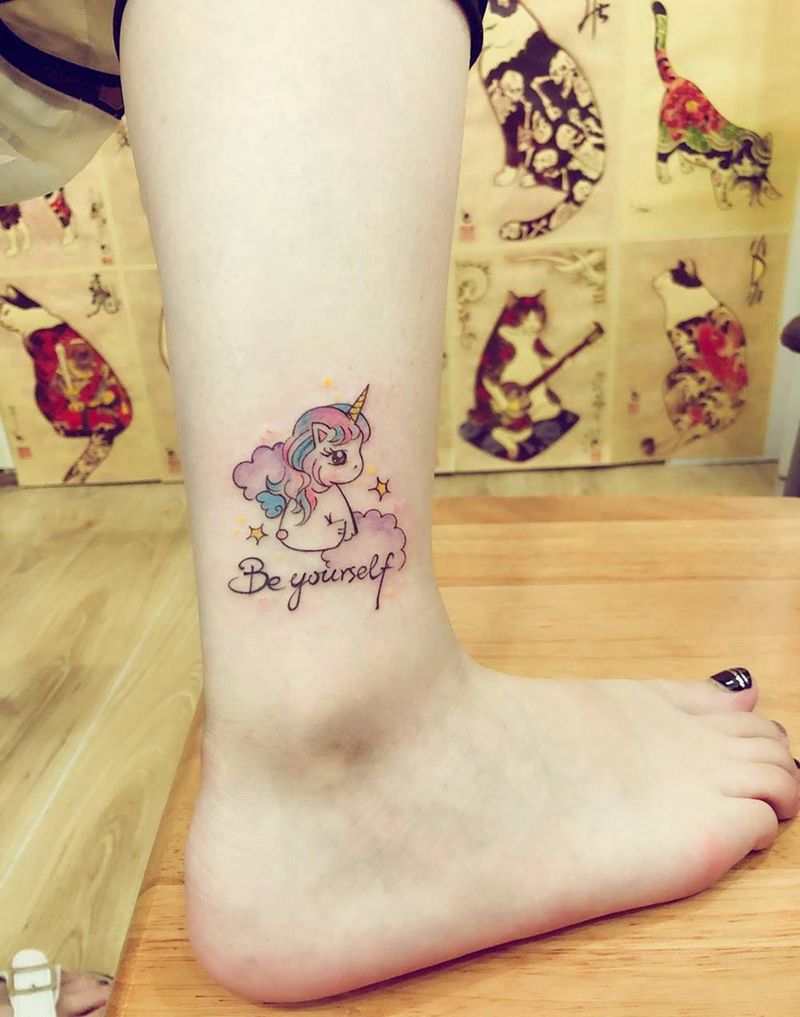 独角兽纹身图片_腿部水彩清新独角兽纹身图案