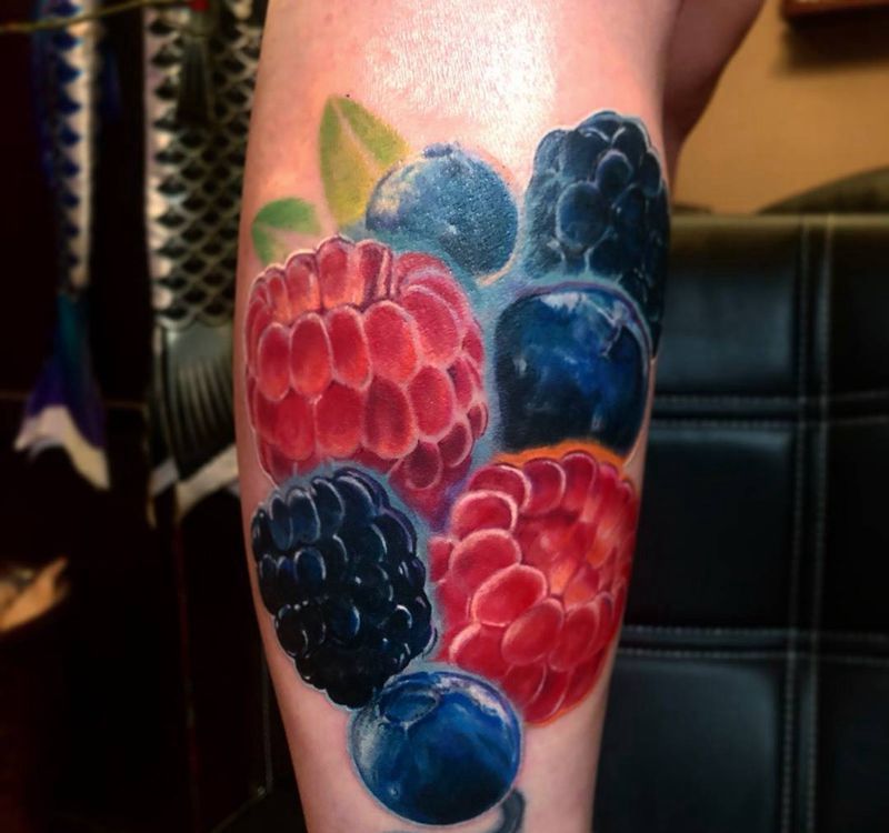 莓系列！纹身图片_腿部欧美写实重彩写实纹身图案