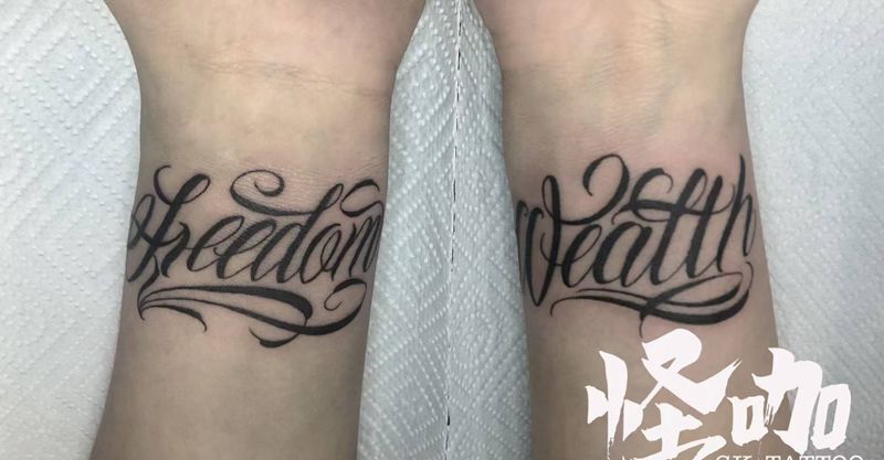 花体字tattoo纹身图片_手臂花体字纹身图案