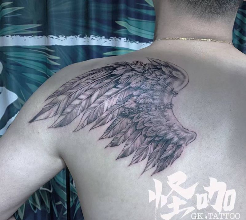 翅膀纹身图片_背部纹身图案