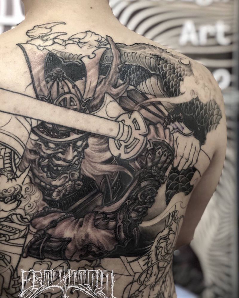 斩蛟纹身图片_背部新传统老传统鬼武士龙剑纹身图案